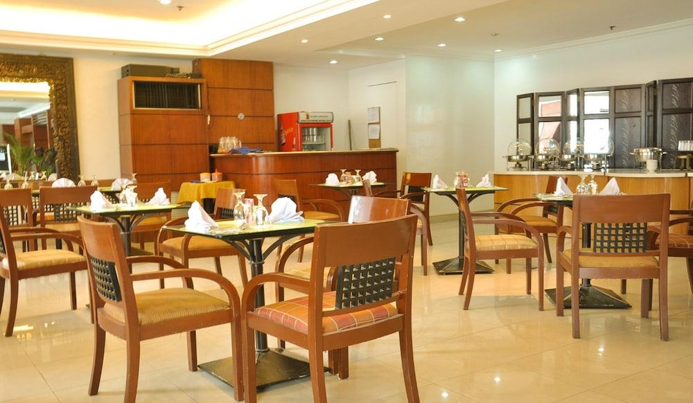 Richville Hotel Mandaluyong Zewnętrze zdjęcie