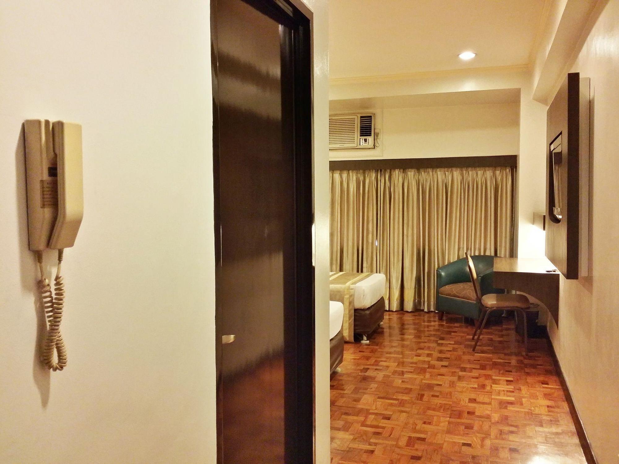 Richville Hotel Mandaluyong Zewnętrze zdjęcie