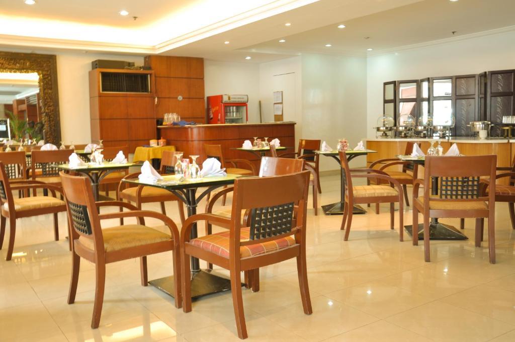 Richville Hotel Mandaluyong Zewnętrze zdjęcie